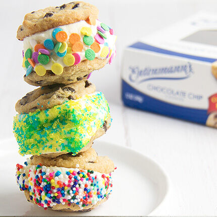 Sandwich your favorite ice cream between two Entenmann’s Original Recipe Chocolate Chip Cookies and roll them in sprinkles for a family favorite!