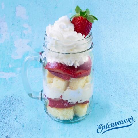 Pile on the flavor with this Entenmann's® Minis Pound Cake trifle.