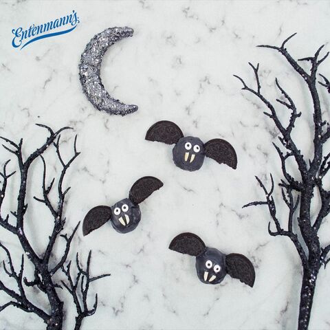 These spooky Entenmann's® Rich Frosted Pop'ems treats are sure to drive you batty!