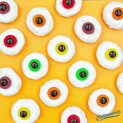 Look no further. Entenmann's® Powdered Pop'ettes eyeballs are the spooky simple treat your Halloween party needs.